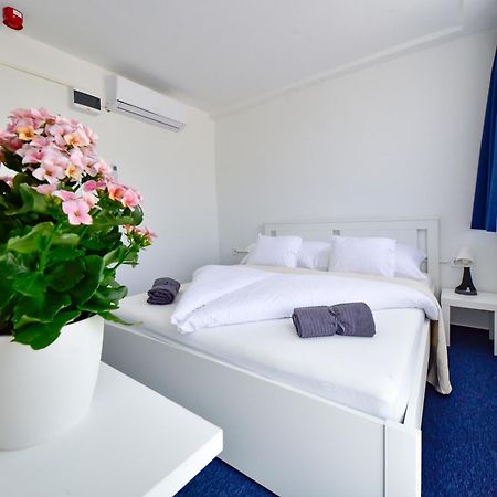 Zama Hotel Zamárdi Exteriör bild