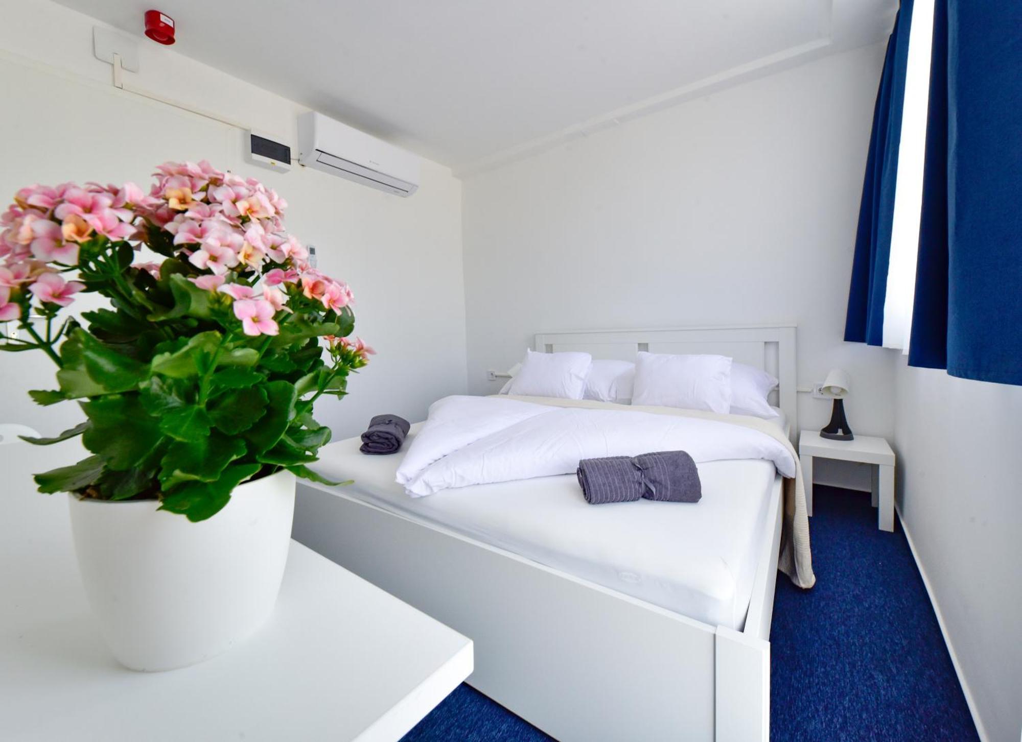 Zama Hotel Zamárdi Exteriör bild